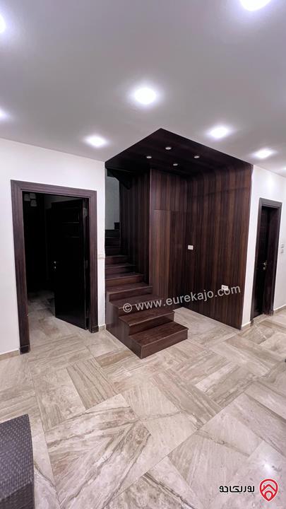 شقة طابق أخير مع روف مساحة 280م باطلالة خلابة للبيع في عمان - ضاحية النخيل من المالك مباشرة 