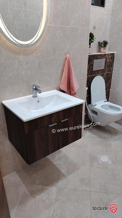 شقة كبيرة مساحة 200م داخلي مع ترس 120م للايجار مفروشة في عمان - الجبيهة حي المنصور