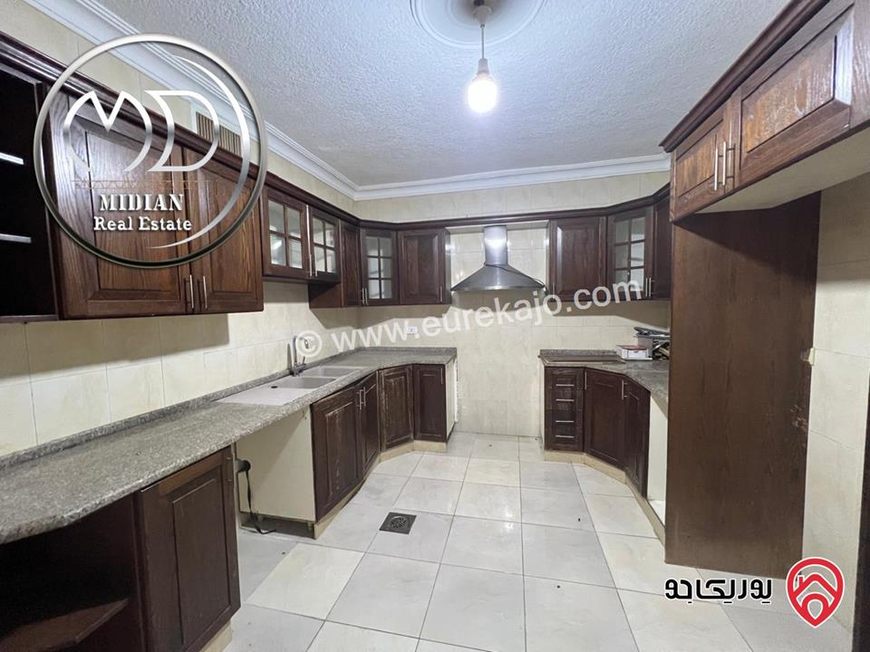  شقة شبه ارضي للبيع في عمان - الدوار السابع قرب السيفوي مساحة 100م مع ترس 25م تصلح للاستثمار بسعر مميز جداً