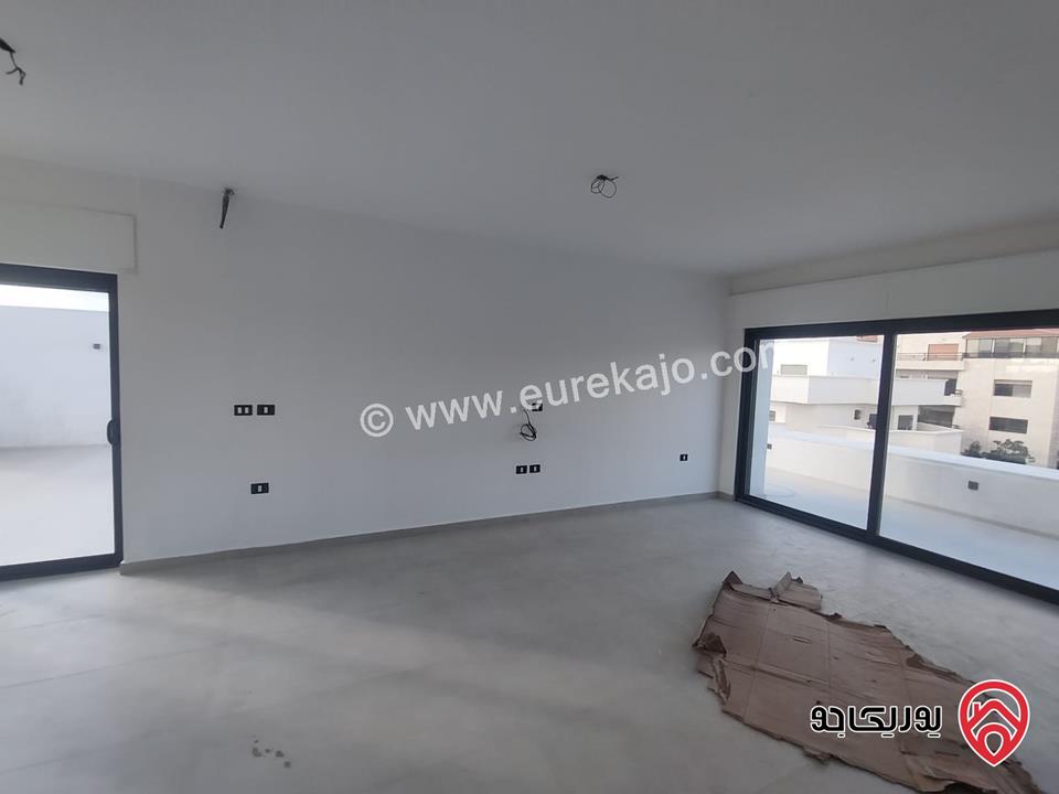 فلل متلاصقة مساحة الارض 250م مساحة البناء 500م للبيع في عمان - عبدون 