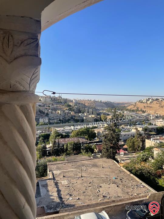 منزل مكون من طابقين على ارض 304م للبيع في عمان - ماركا الشمالية 