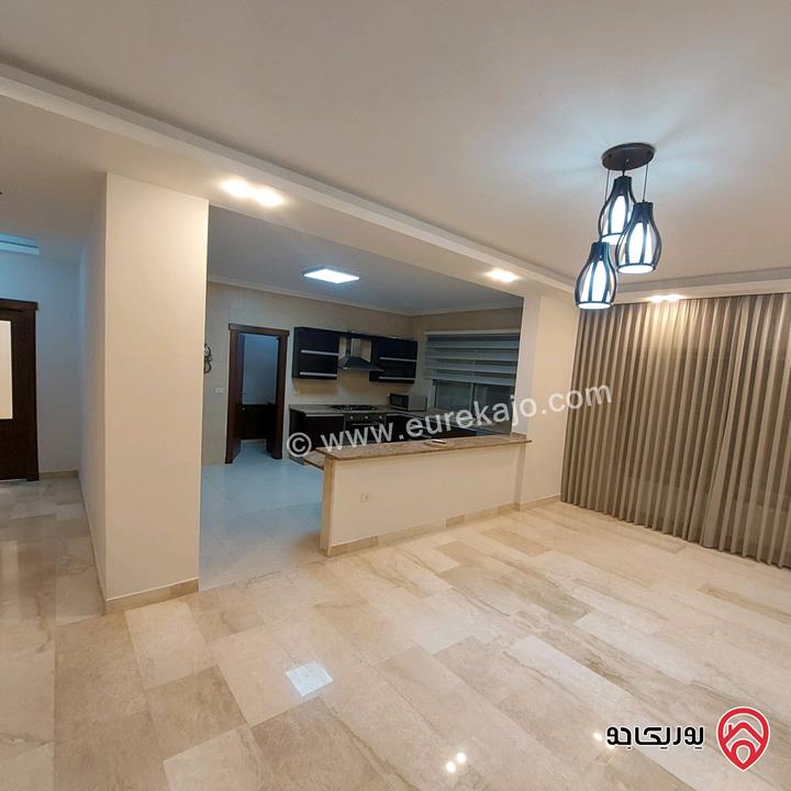 شقة طابق ثالث مساحة 200م للبيع في عمان - ضاحية النخيل قرب طريق المطار