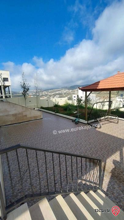 فيلا مساحة 560م على ارض 711م للبيع في الزرقاء - ام رمانة