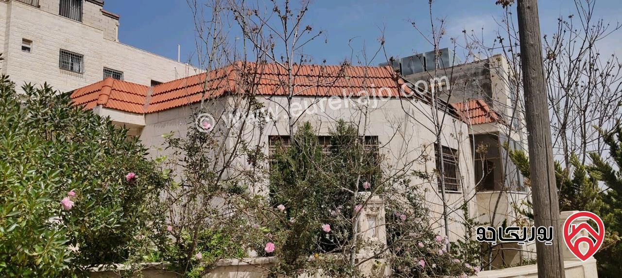 فيلا مستقلة مساحة 840م على أرض 860م للبي في عمان - الجبيهة مطلة على شارع الأردن 