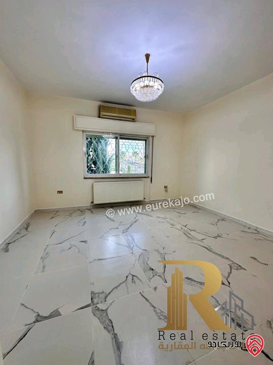 شقة طابقية مساحة 310م طابق أول للبيع في عمان - ام اذينة