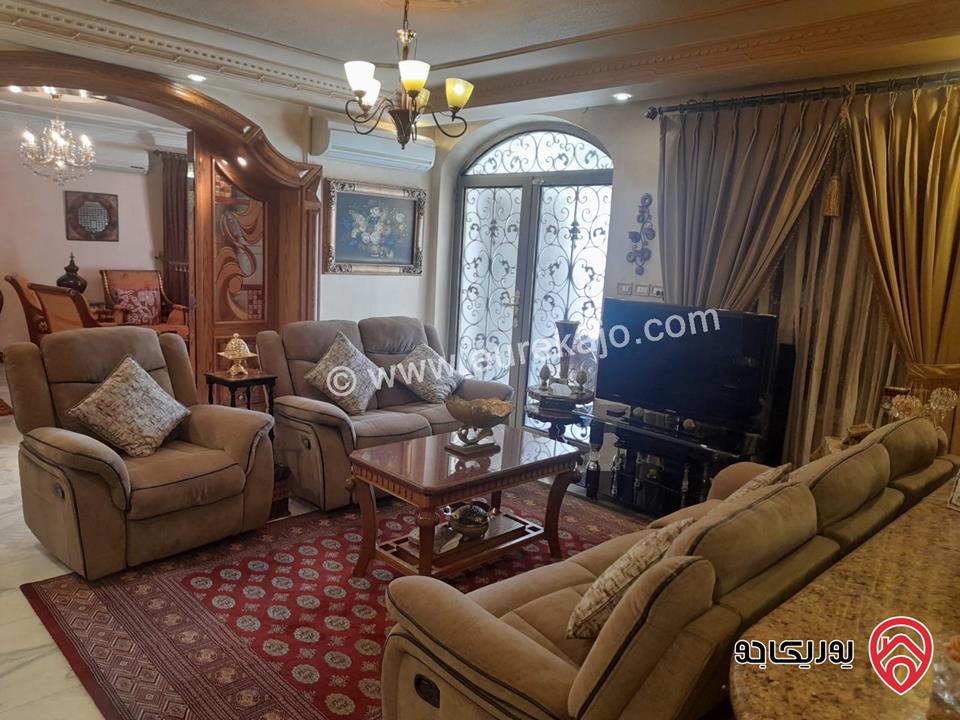 فيلا دوبلكس مساحة 500م على أرض 400م للبيع في الزرقاء الجديدة تشطيب مميز