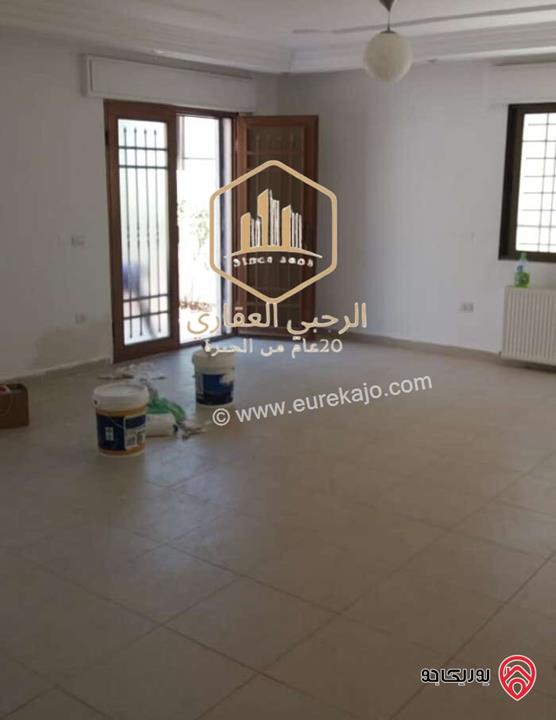 شقة شبه ارضية مساحة 180م داخلي و 40م ترس ومدخل مستقل للايجار في عمان - خلدا 