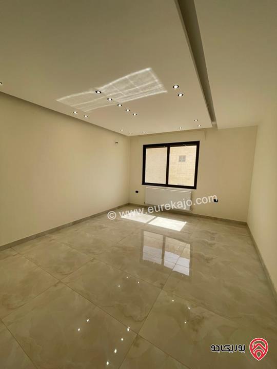 شقة تشطيب سوبر ديلوكس طابق أرضي مساحة 205م داخلي و 65م خارجي مع كراج ومدخل خاص للبيع في عمان - البنيات