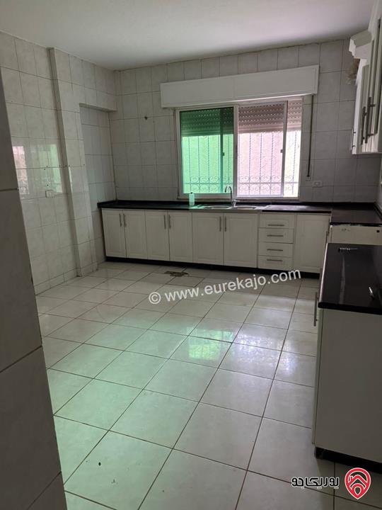 شقة طابق شبه أرضي مساحة 150م داخلي و 150م خارجي للايجار في عمان - الرابية 