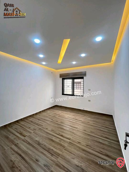 شقة فاخرة بدفعة 50% مساحة 195م داخلي و 150م خارجي للبيع في عمان - الجبيهة 