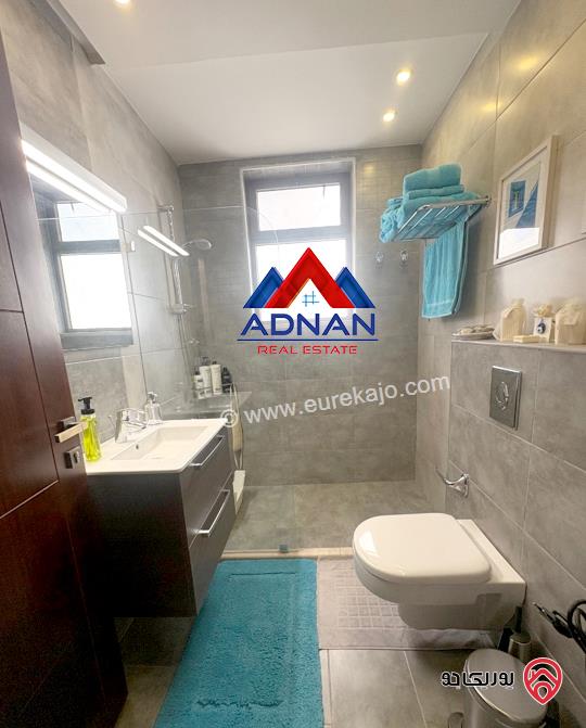 شقة ارضية مميزة مساحة 210م داخلي مع تراس 60م ومدخل و كراج خاص للبيع في عمان - عبدون