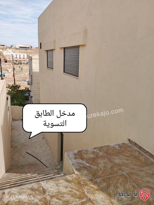 منزل مستقل مساحة 290م على أرض 303م بناء حديث للبيع في عمان - أبو علندا