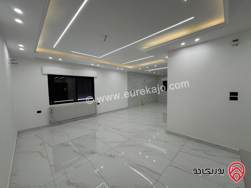 شقة فاخرة جديدة سوبر ديلكس طابق اخير 180م + روف مبني 53م + ترس 55م للبيع في عمان - البنيات قرب جامعة البتراء