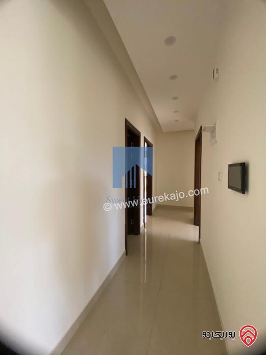 شقة فاخرة للبيع في عمان - أم أذينة قرب أبراج السادس طابق ثالث 162م مع روف دوبلكس 110م لم تسكن