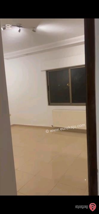 شقة مساحة 204م طابق أول للبيع في عمان - دير غبار