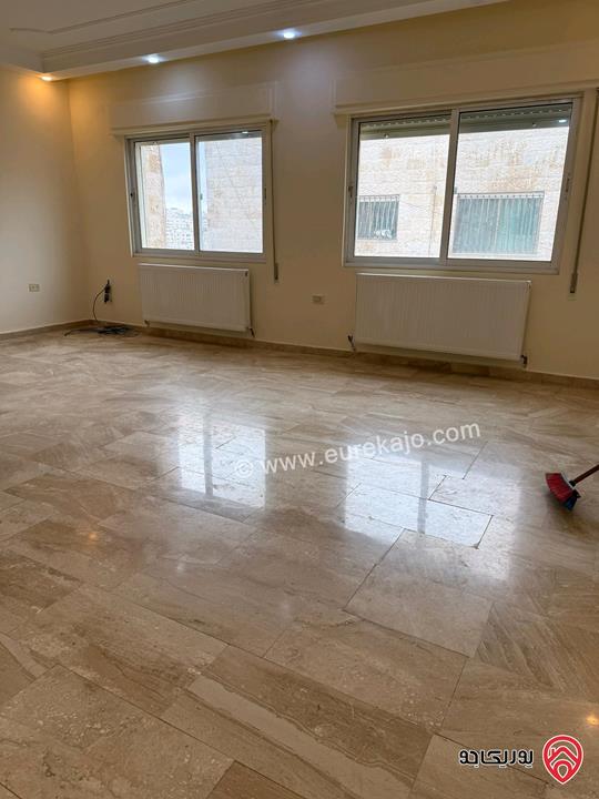 شقة فارغة طابق ثالث مساحة 190م للايجار في عمان - الكرسي