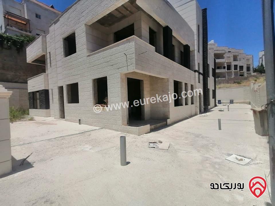 عمارة تحتوي على 4 شقق + روف على أرض 952م للبيع في عمان - دابوق 