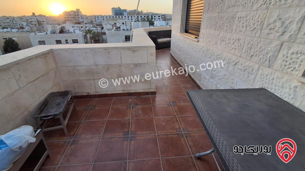 شقة فاخرة مفروشة طابق أخير مع روف مساحة 300م للايجار في عمان - الرابية