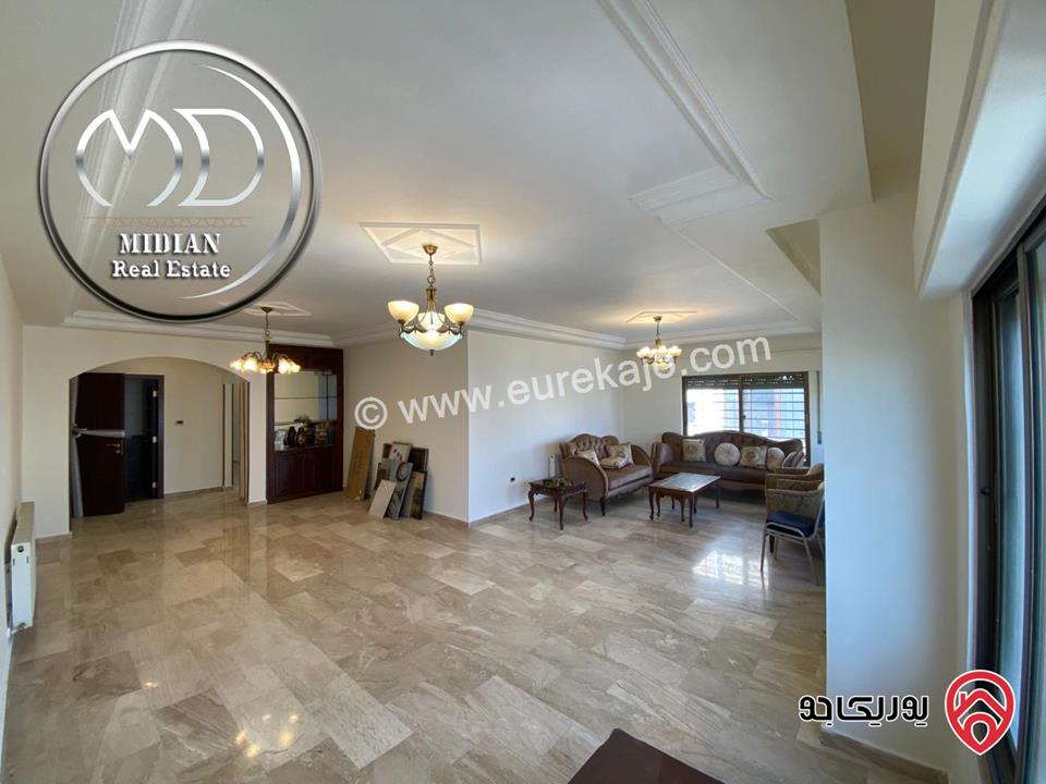 شقة للبيع في عمان - خلدا مساحة 220م طابق ثالث 4 نوم تشطيبات سوبر ديلوكس اطلالة جميلة و بسعر مميز