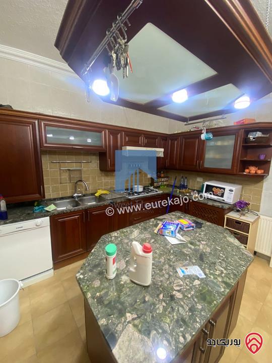 شقة أرضية مساحة 150م مع حديقة وترسات 150م للبيع في عمان - الجندويل