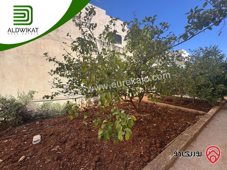 فيلا مستقلة مفروشة للبيع في عمان - ضاحية الرشيد مساحة البناء 700 م مساحة الارض 820 م والحديقة 250م