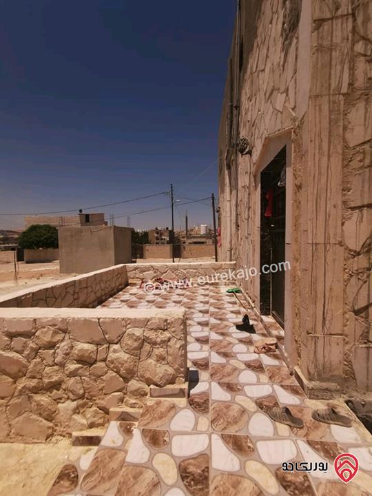 بيت طابقين مساحة 200م على أرض 600م للبيع في الزرقاء - الهاشمية الحي الشرقي عمر البناء 6 سنوات  