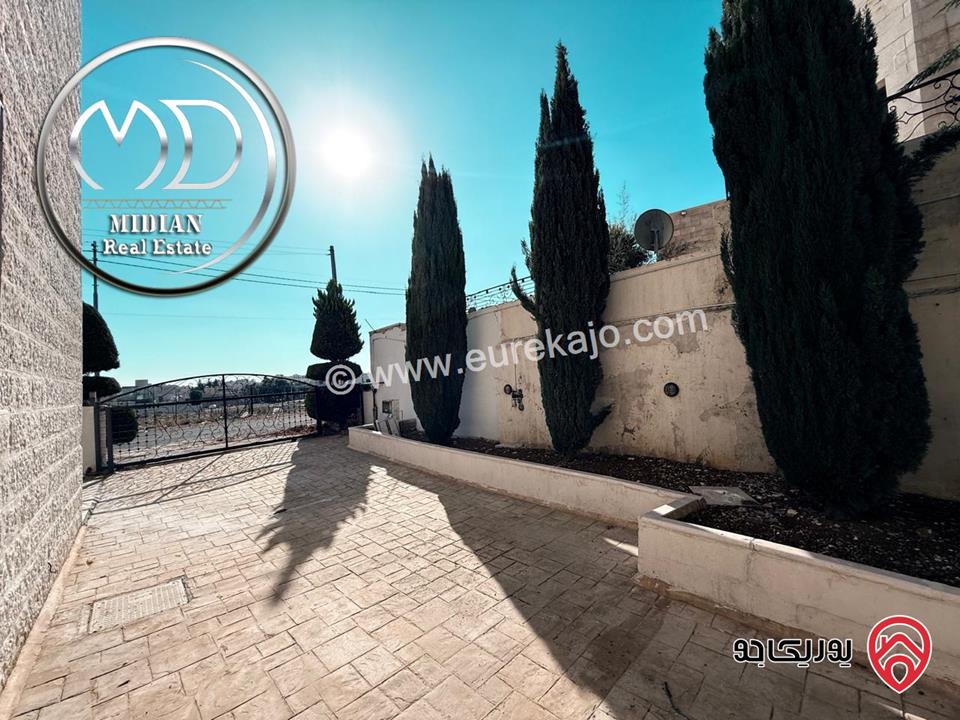 فيلا جديدة للبيع في أجمل مناطق عمان - الظهير مساحة 560م مع مسبح تراسات و حدائق 250م تشطيبات سوبر ديلوكس اطلالة رائعة