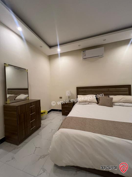 شقة فاخرة أرضية مساحة 180م داخلي و 100م خارجي للايجار مفروشة في عمان - عبدون