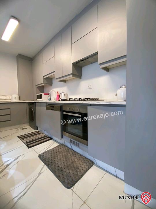 شقة مفروشة طابق أرضي مساحة 120م داخلي و 40م خارجي للإيجار في عمان - عبدون