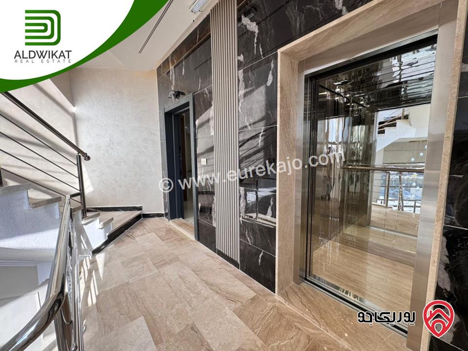 شقة طابقية مع روف للبيع في عمان - تلاع العلي مساحة البناء 260م ومساحة الترس 70م على شارعين