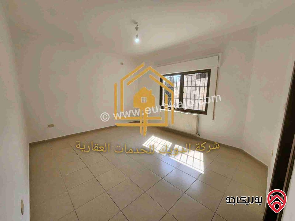 شقة فارغة طابق اول مساحة 135م للإيجار في عمان - الجبيهة 