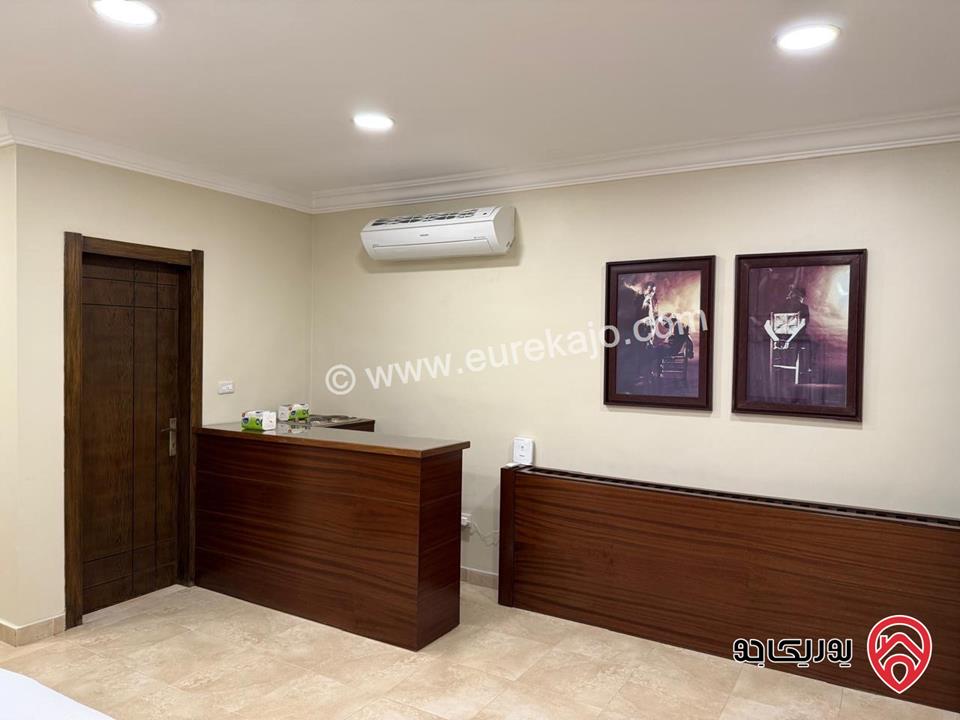 شقة سوبر ديلوكس طابق أخير مع روف مساحة 280م للايجار مفروشة في عمان - أم الكندم