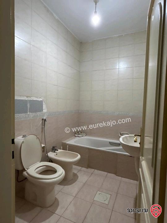 شقة شبه أرضية مساحة 194م داخلي و 160م خارجي للبيع في عمان - ام أذينة