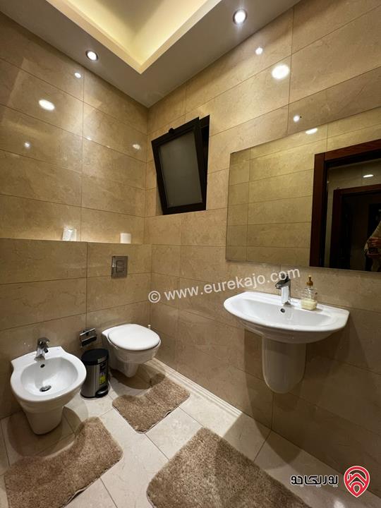 شقة فاخرة مفروشة أرضية مساحة 150م داخلي و 30م خارجي للإيجار في عمان - خلدا