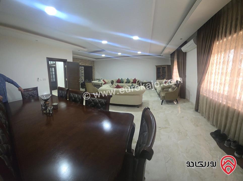 شقة أرضية مساحة 280م داخلي و 200م خارجي للبيع في عمان - ام اذينة