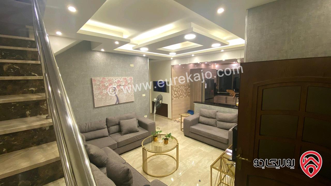 شقة طابق أخير مع روف مساحة 320م للبيع في عمان - مرج الحمام