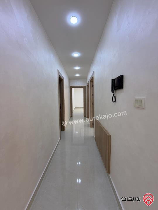 شقة طابق اول مساحة داخلية 150 متر سوبر ديلوكس للبيع في عمان - طبربور 