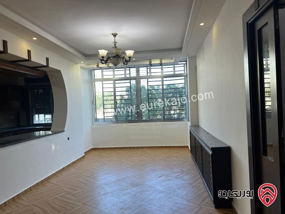 شقة أرضية مساحة 174م داخلي و 65م خارجي للبيع في عمان - البنيات