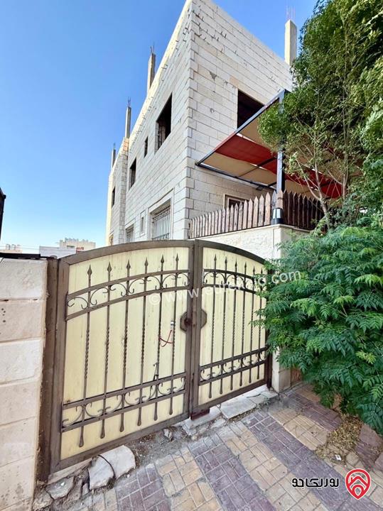 بيت مستقل مساحة 465م على ارض 309م للبيع في عمان - ابو علندا الطبقة الشرقية 