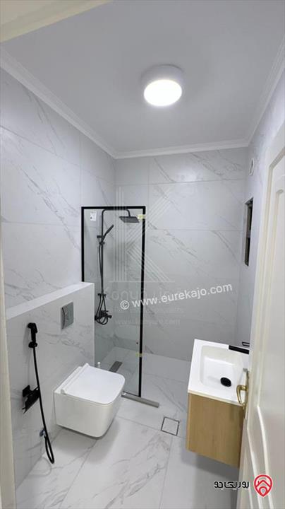 شقة مميزة طابق ثاني مساحة 207م للبيع أو للايجار في عمان - دير غبار