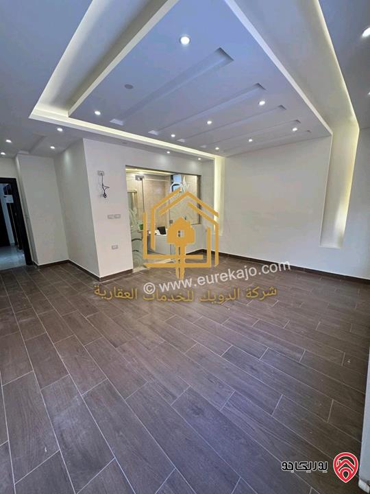 شقة سوبر ديلوكس طابق شبه ارضي مساحة 200م داخلي و 100م خارجي للايجار في عمان - طريق المطار 