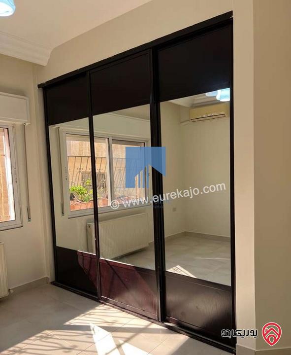 شقة مميزة طابق ثالث 215م تشطيب سوبر ديلوكس بسعر مغري للبيع في عمان - أم السماق