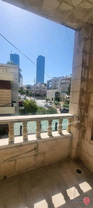 شقة طابقية فاخرة مساحة 309م طابق أول للبيع في عمان - أم أذينة شارع جيبوتي بسعر مغري جدا 
