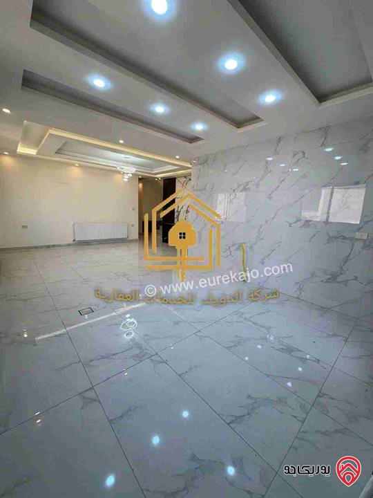 شقة دوبلكس لم تسكن طابق ثالث مع روف مساحة 215م للايجار في عمان - طريق المطار 