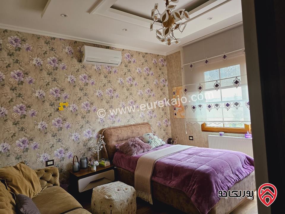 شقة سوبر ديلوكس مساحة 273م طابق أرضي مع مساحة خارجية 90م للبيع مفروشة في الجبيهة 