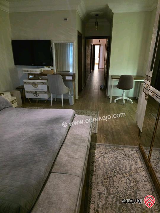 شقة طابقية طابق ثالث مساحة 305م للبيع في عمان - الرابية