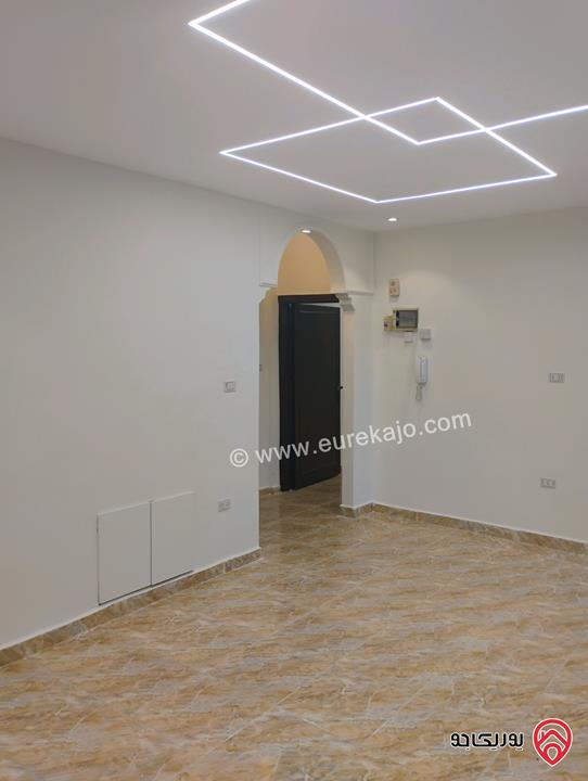 شقة سوبر ديلكس طابق ارضي 131م + ترس قرميد للبيع في الزرقاء الجديدة - جبل المغير
