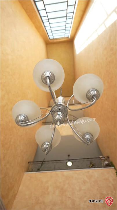 شقة مميزة طابق ثالث مساحة 240م للبيع في عمان - الكرسي