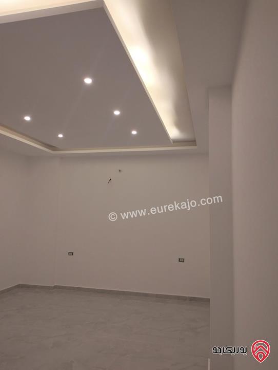 متبقي 3 شقق طابق أول وثاني وثالث مساحة 178م طابقيات للبيع في الزرقاء الجديدة