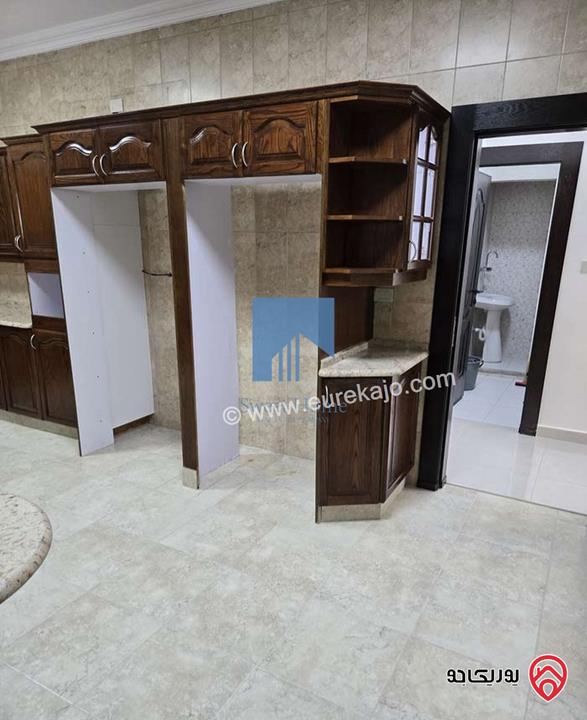 شقة طابقية مميزة للبيع في عمان - أم السماق طابق ثالث 230م مع روف 130م 